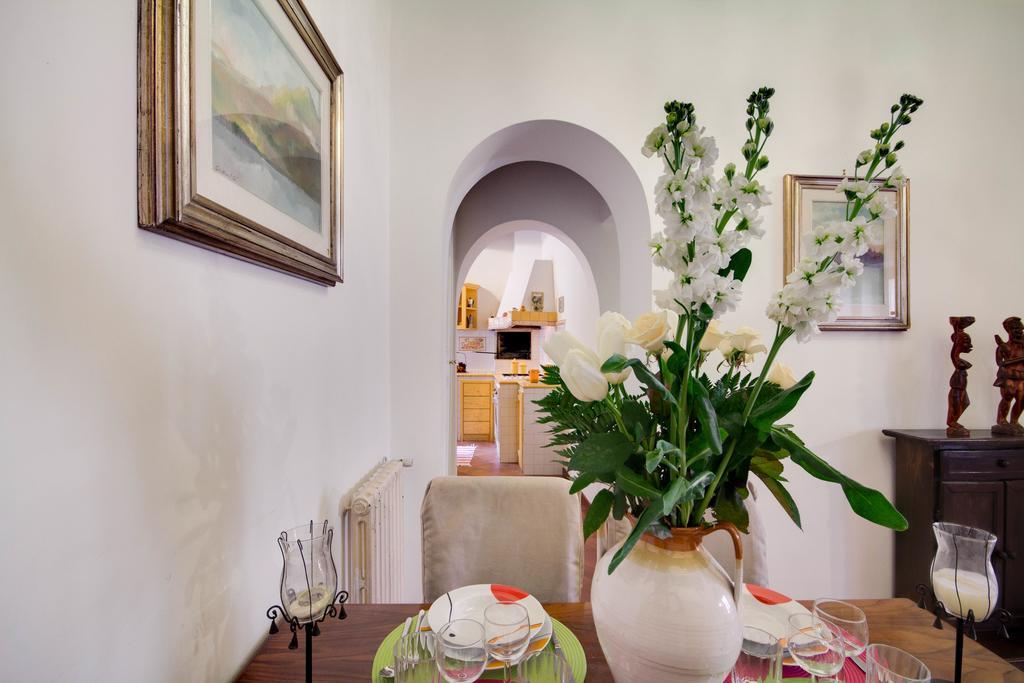 Stunning Pantheon Apartment Rome Bilik gambar