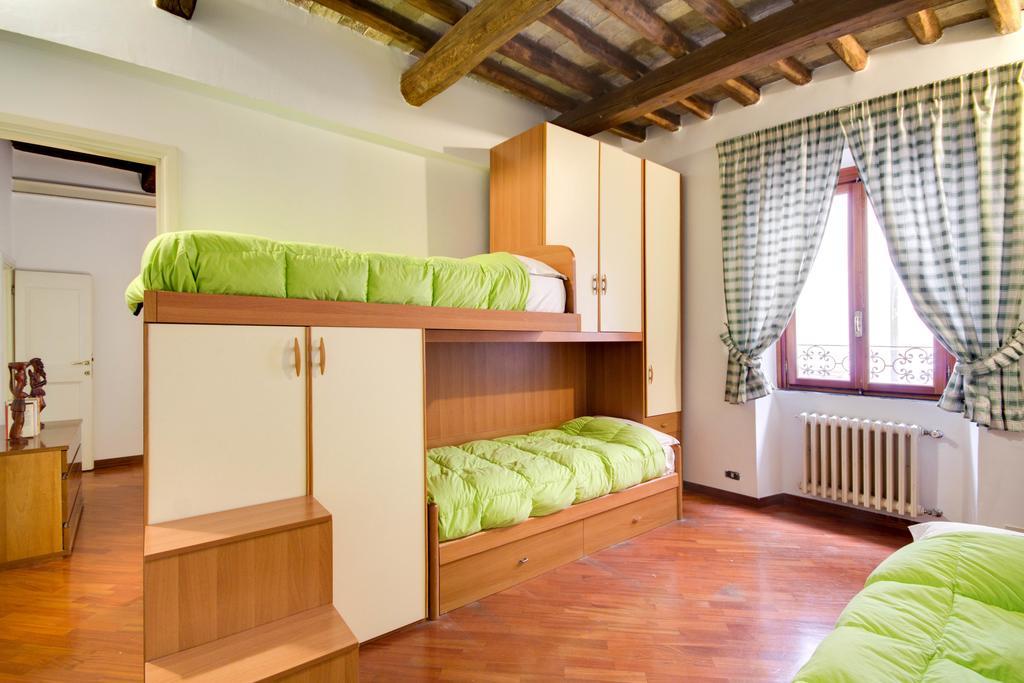 Stunning Pantheon Apartment Rome Bilik gambar